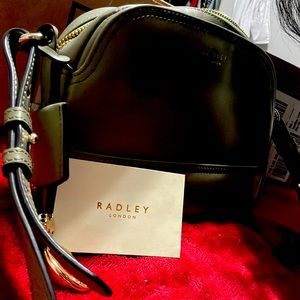 Neue Radley, London bag, Crossbody. (NWT) absolutely gorgeous!🌹